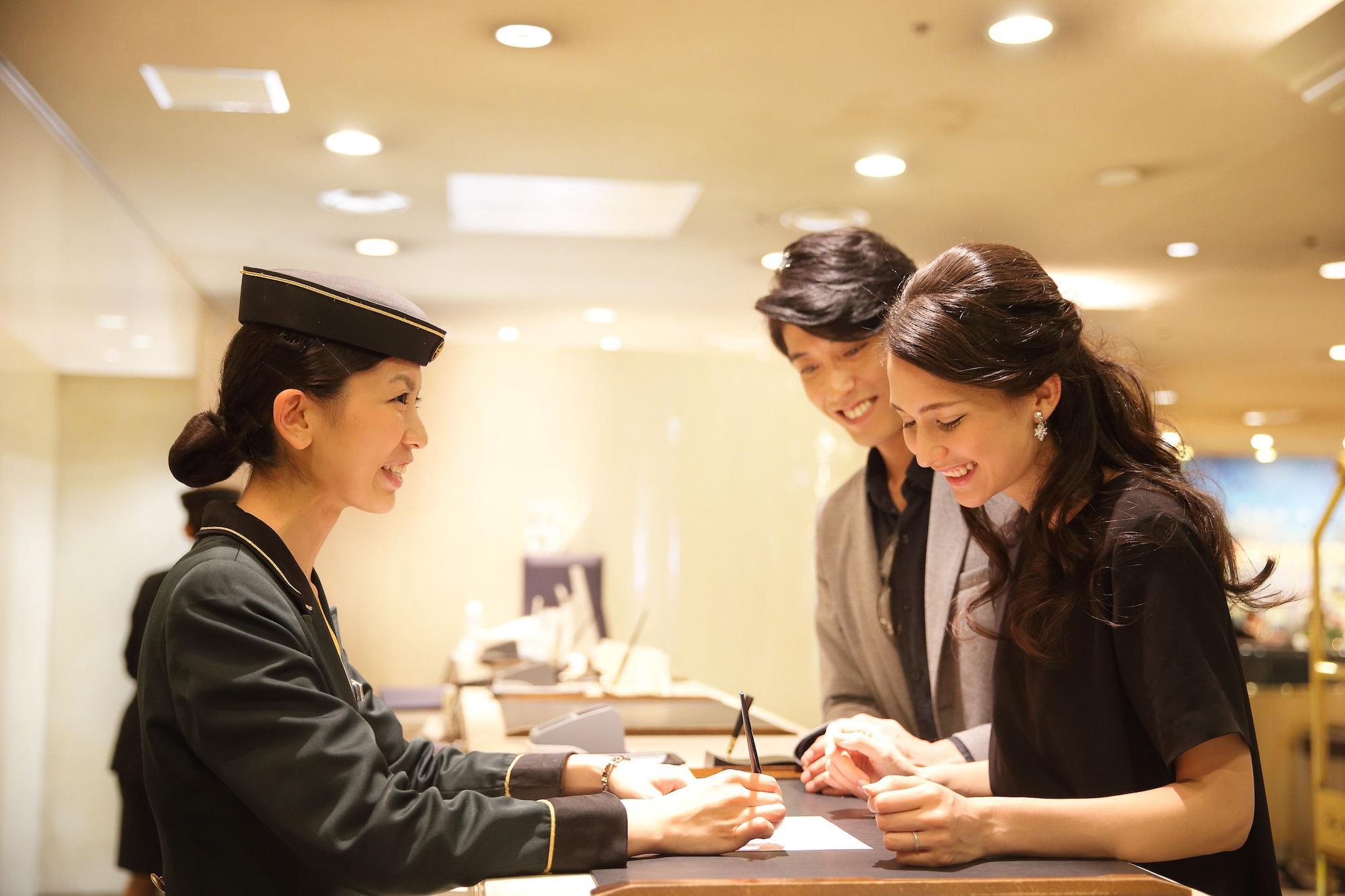 Hotel New Otani Hakata Fukuoka  Exteriér fotografie A Korean hotel concierge