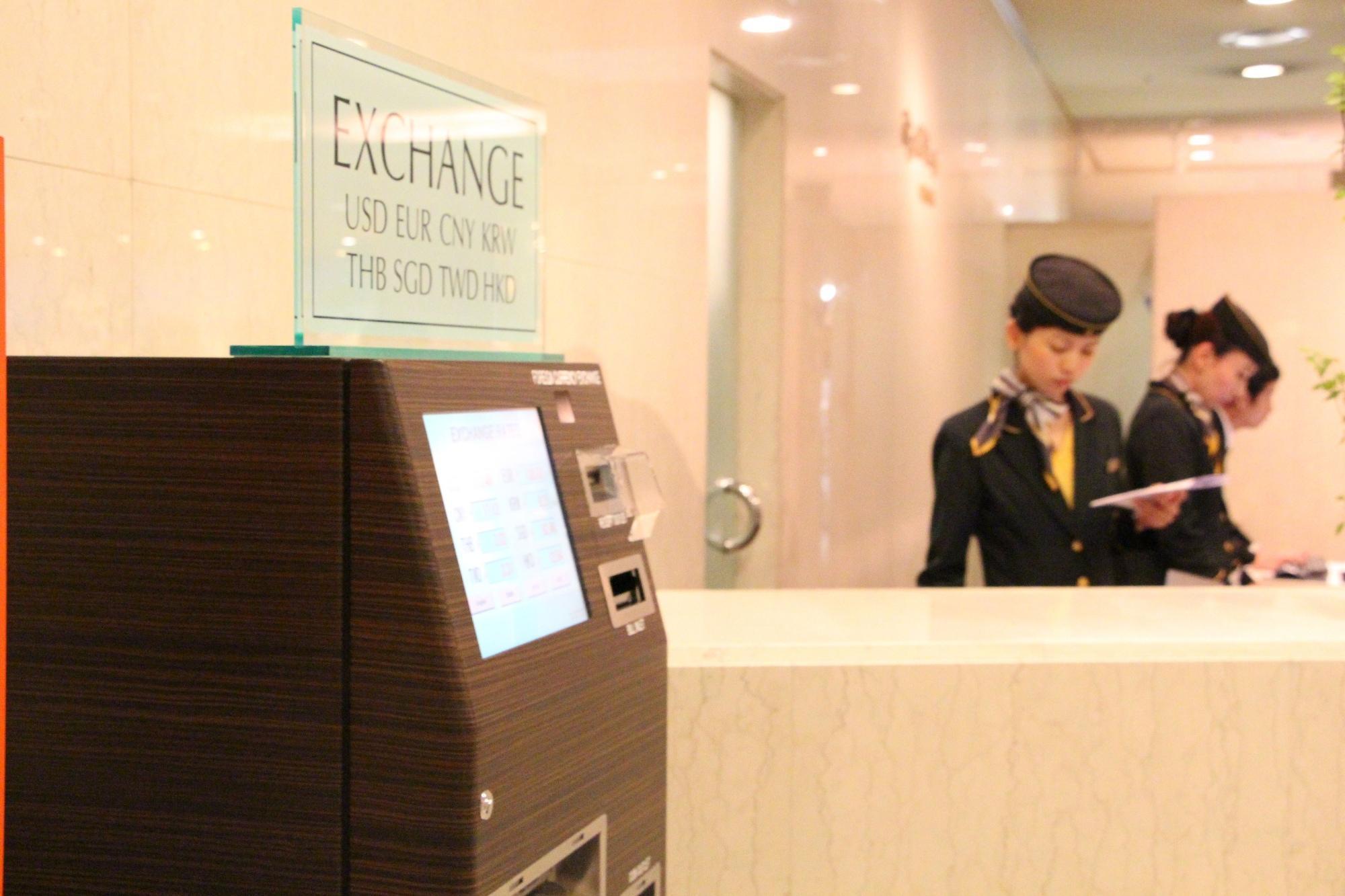 Hotel New Otani Hakata Fukuoka  Exteriér fotografie The new check-in counter at the airport