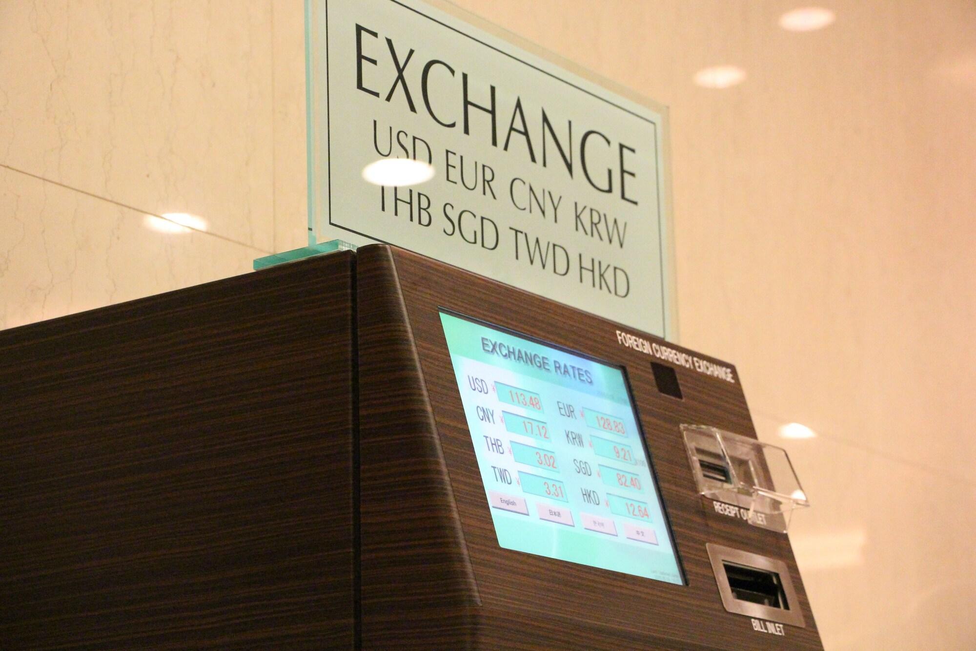 Hotel New Otani Hakata Fukuoka  Exteriér fotografie Foreign currency exchange machine